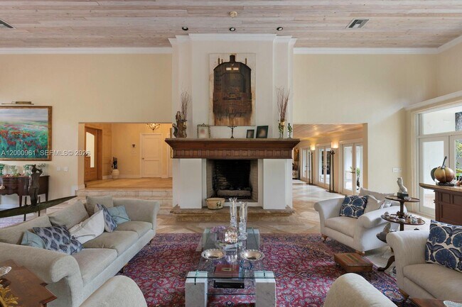 Building Photo - 10100 Lakeside Dr