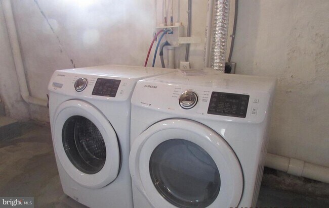 Building Photo - 2735 Chesterfield Ave