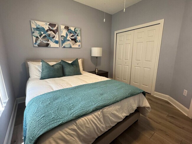 Building Photo - 4735 Vero Beach Pl