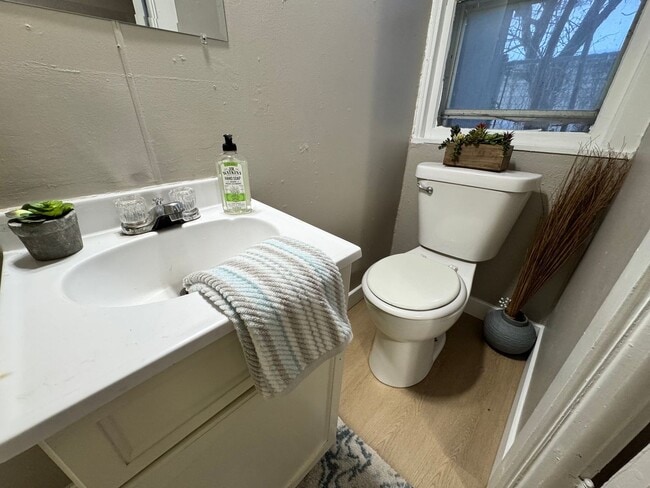 Building Photo - 1 bed, 1 bath home for rent in Waterloo