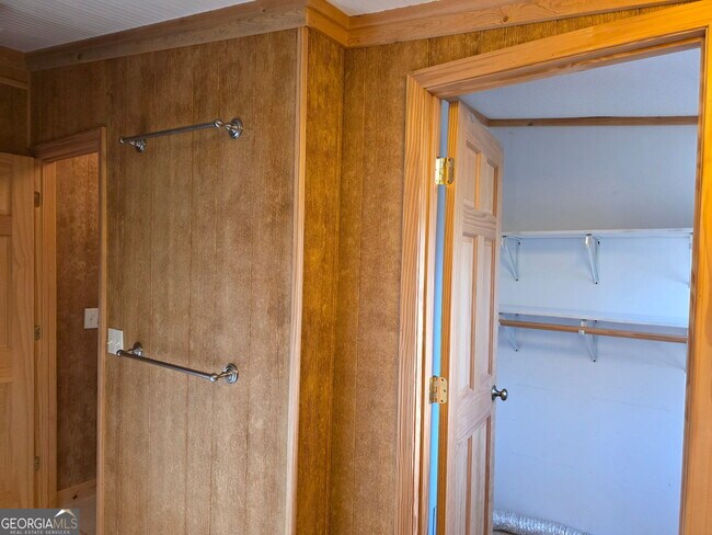 Building Photo - 2832 N Holcomb Dr