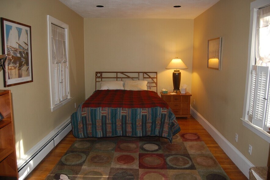 Building Photo - 397 Main St