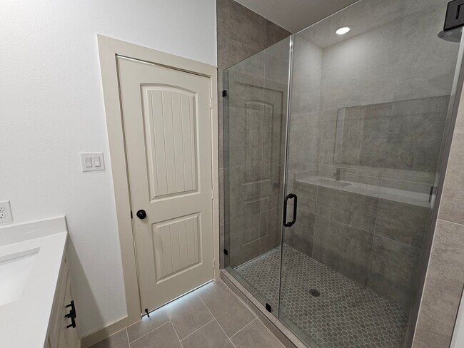 Building Photo - BRAND NEW BUILD!!