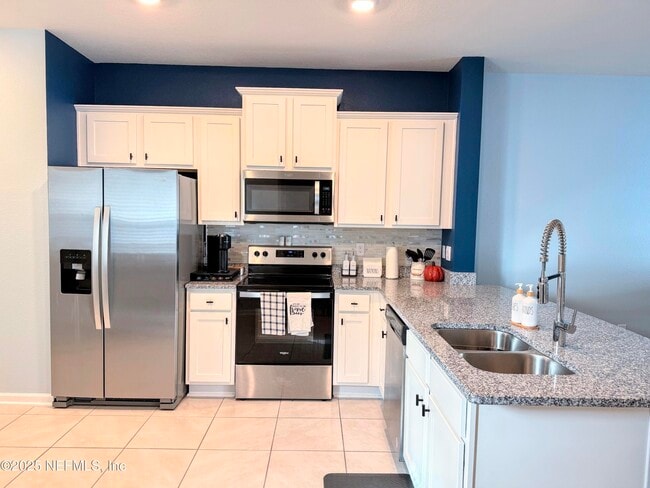 Building Photo - 33 Summer Daze Dr