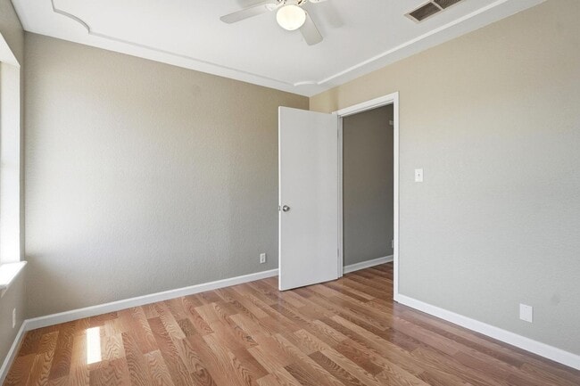 Building Photo - 2333 N Danville Dr