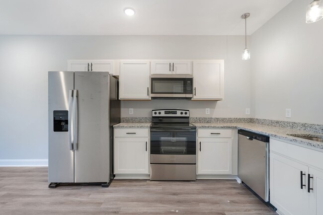 Building Photo - 22 Highland Blf Wy