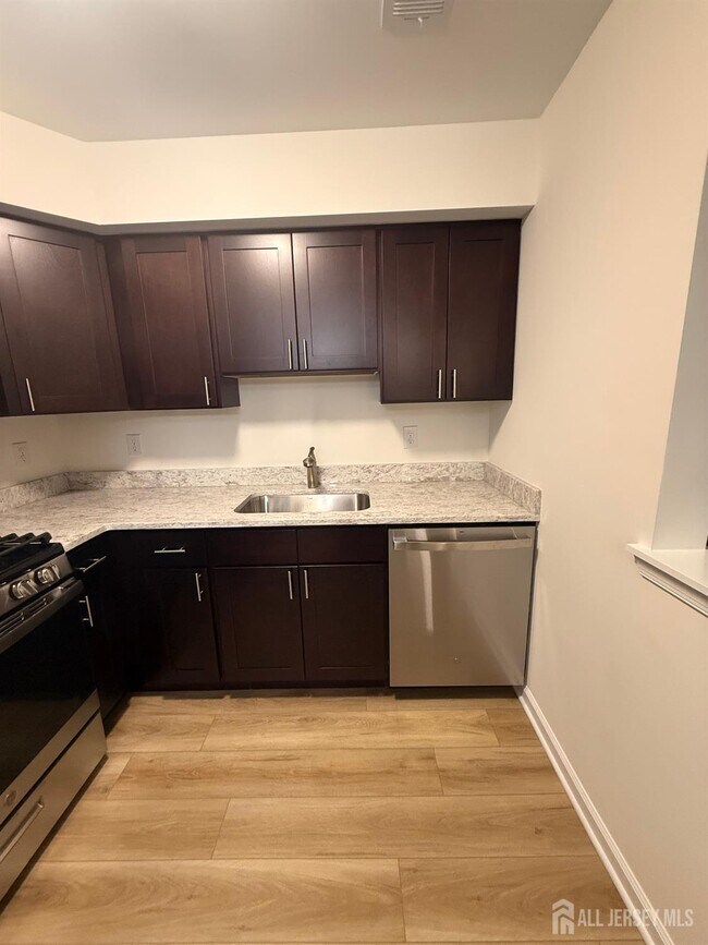 Building Photo - 1217 Waterford Dr