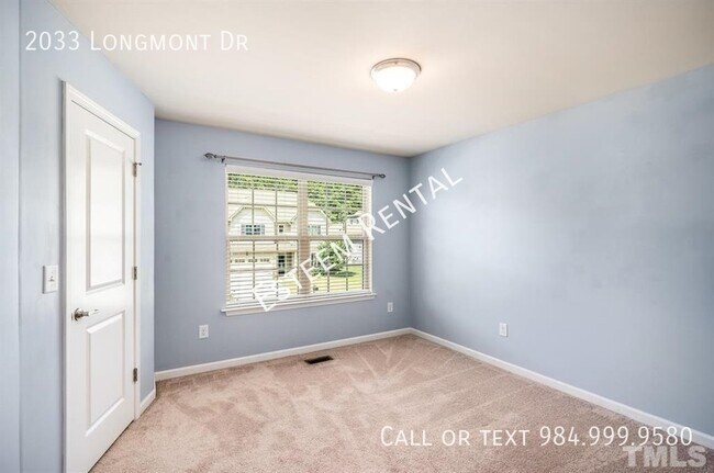 Building Photo - 2033 Longmont Dr