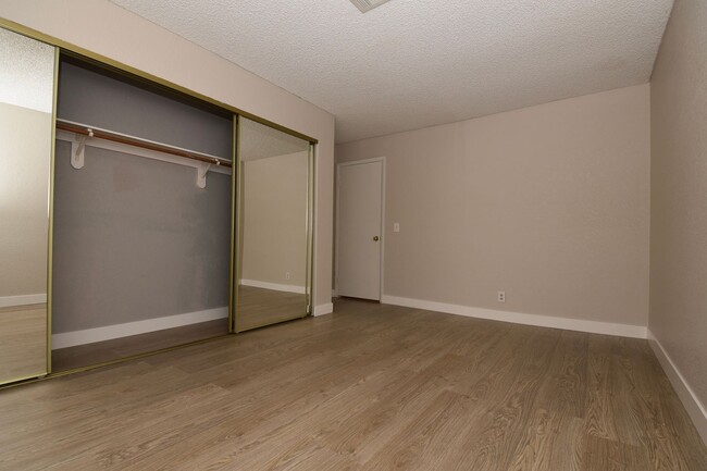 Building Photo - Stunningly remodeled 2-bedroom, 2-bath con...