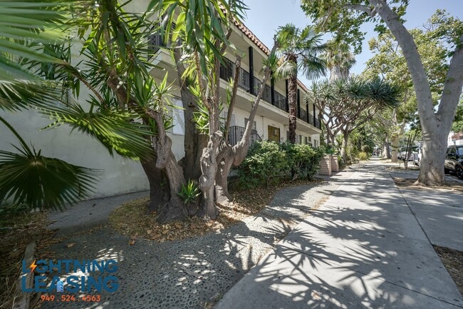 Building Photo - 1035 Hayworth Ave
