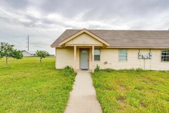 Building Photo - Updated Duplex in Weatherford