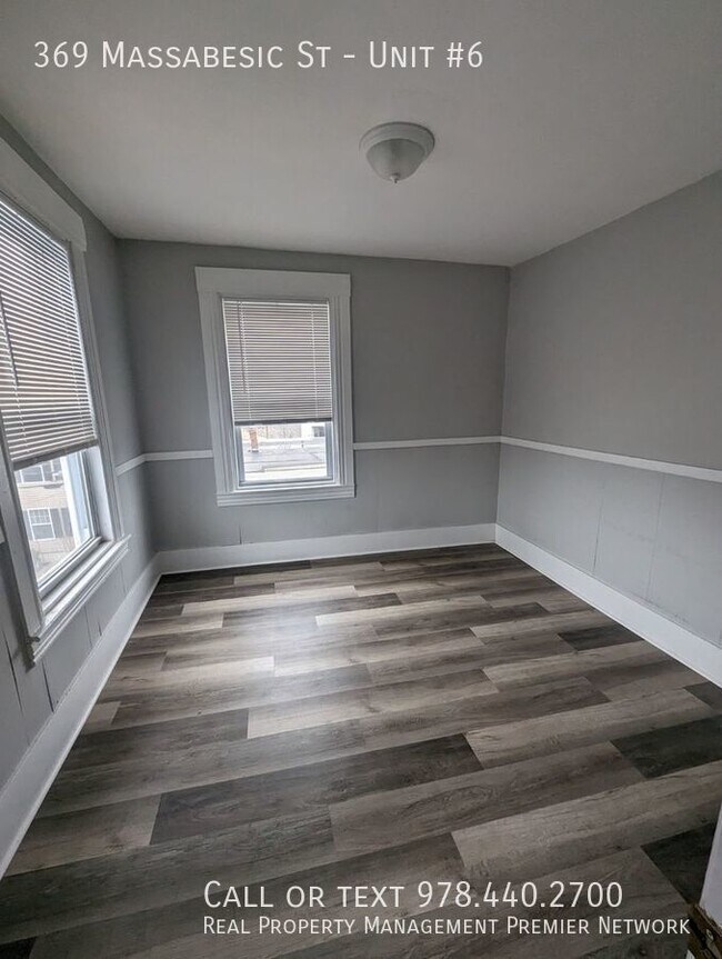 Building Photo - 369 Massabesic St