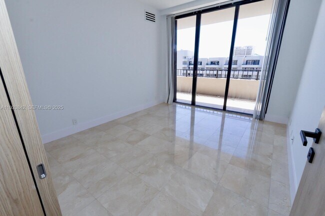 Building Photo - 251 Crandon Blvd