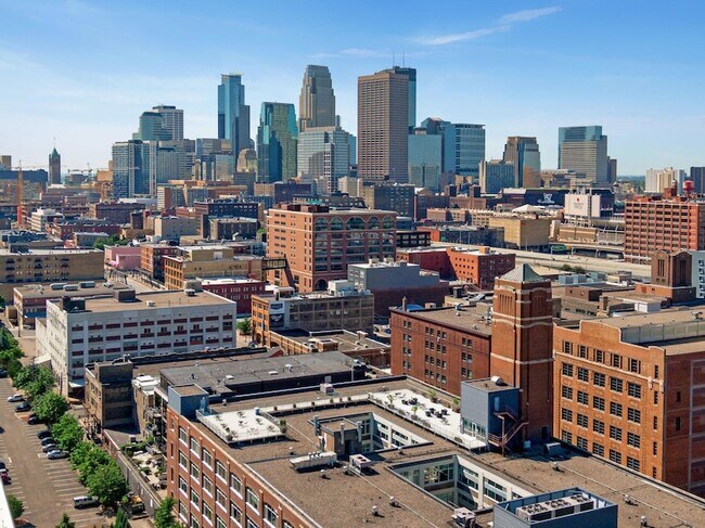 Building Photo - 700 N Washington Ave