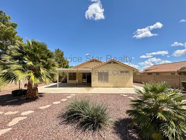Building Photo - 2120 S Navajo Way