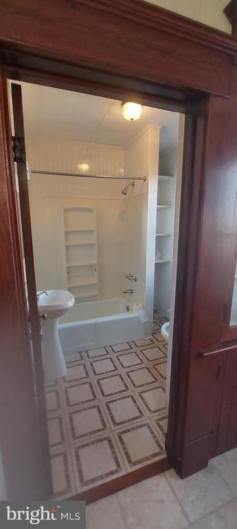 Building Photo - 7318 Woodbine Rd