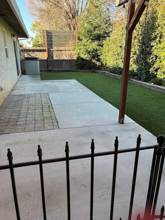 Building Photo - 47 Shari Ln