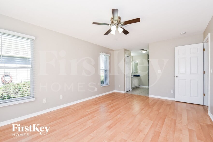 Building Photo - 4618 SW 17th Pl