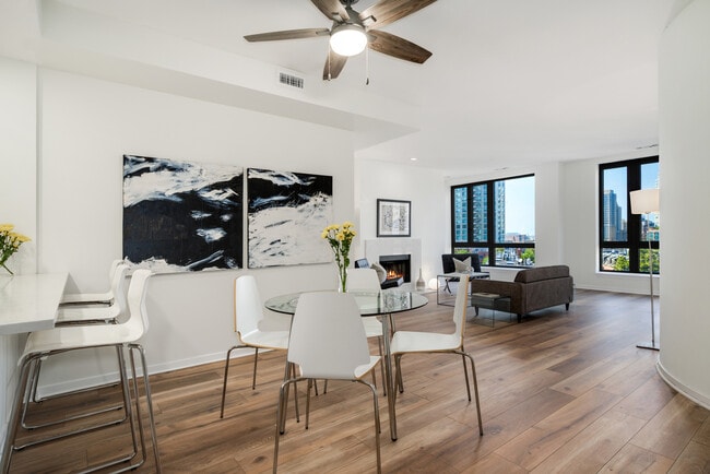 Building Photo - 400 N Clinton St