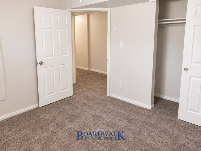 Building Photo - 432 E 400 S