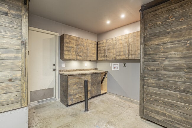 Building Photo - 44322 Brandon Thomas Way