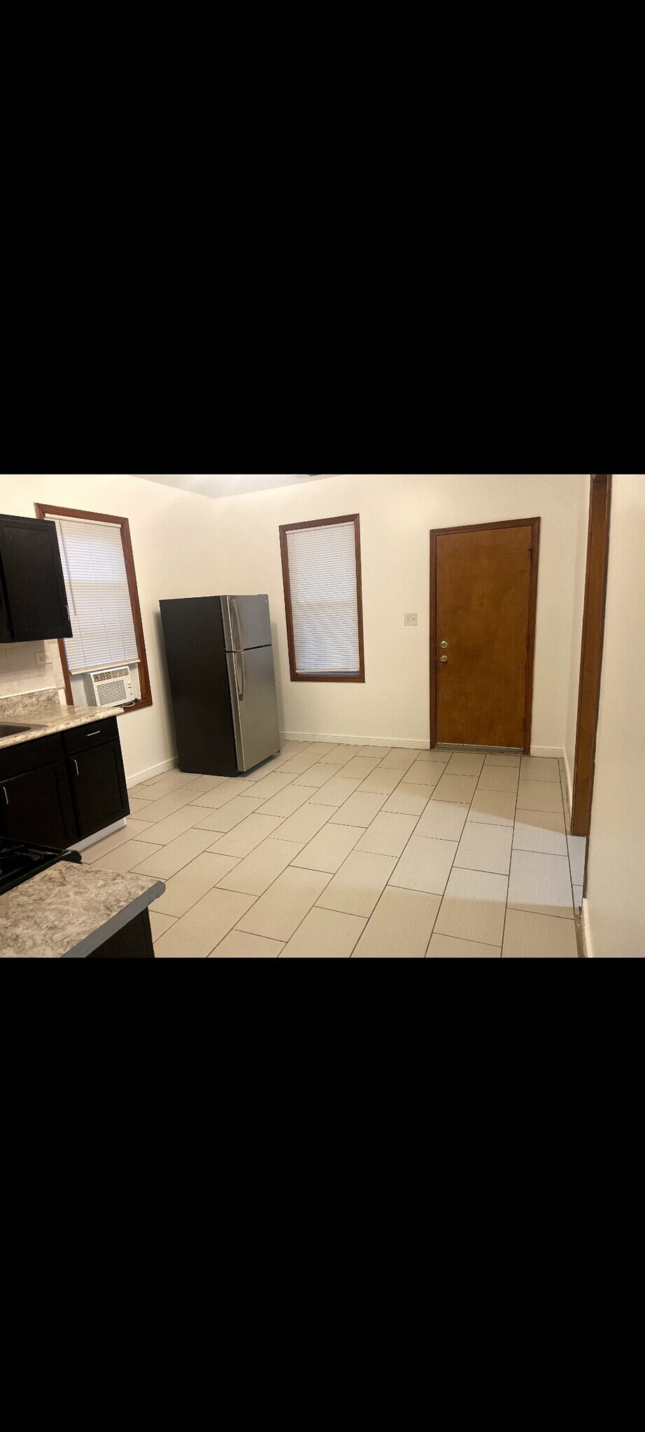 Building Photo - 8346 S Mackinaw Ave