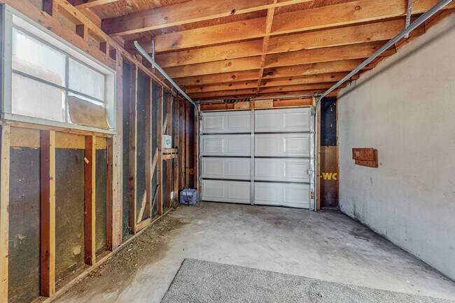 Building Photo - NE PUEBLO STYLE 3 Bedroom 2 Bath 1824/SF