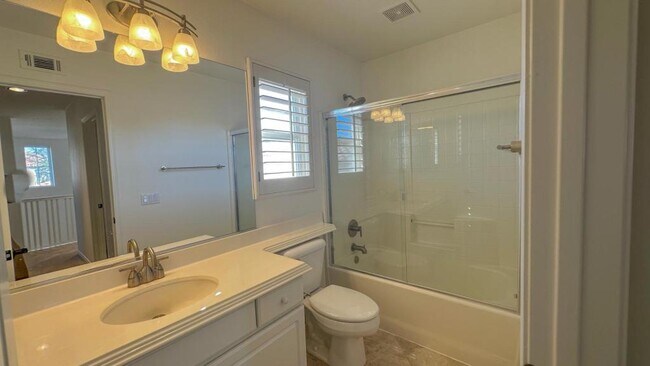 Building Photo - 9 Yale Ct