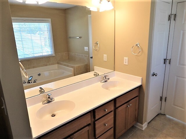 Building Photo - 905 Alba Rose Ln