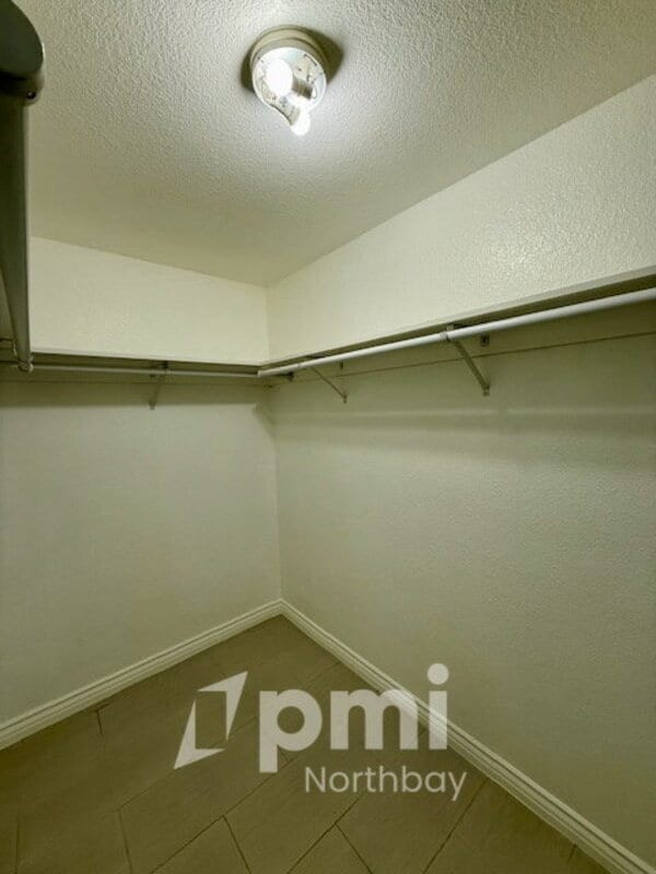 Building Photo - 1126 Meadowlark Dr