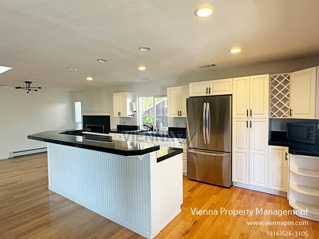 Building Photo - Beautiful Loomis Solar Home with Pool and Spa!!