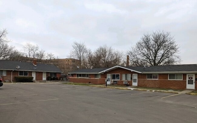 Primary Photo - 1006 Montie Rd