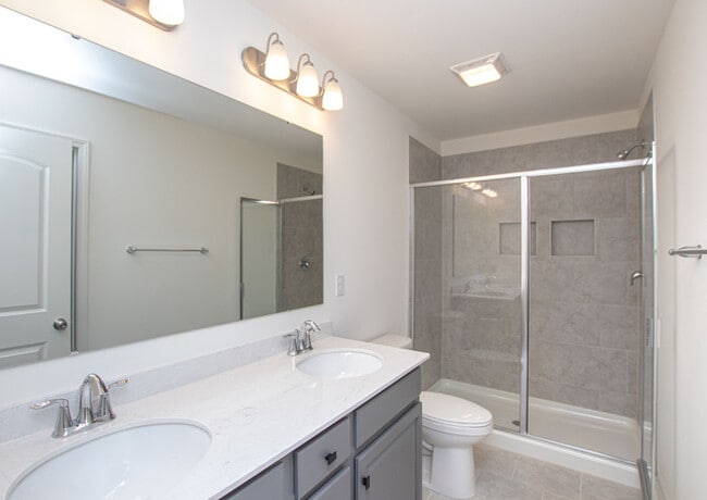 Building Photo - BEAUTIFUL 2 Bedroom Townhome in MIDLAND AVAILABLE JUNE 2026