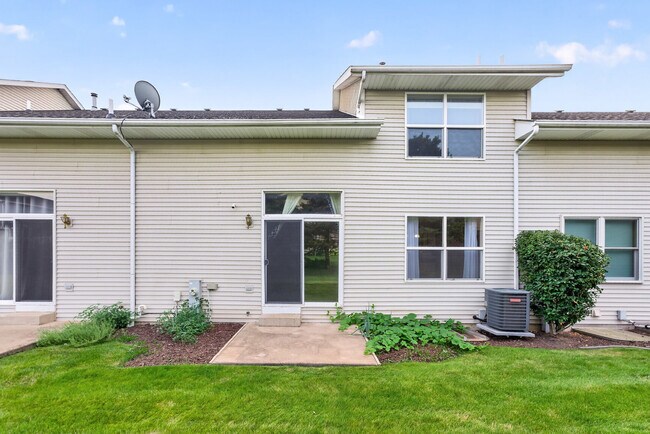 Building Photo - 1110 Rose Dr