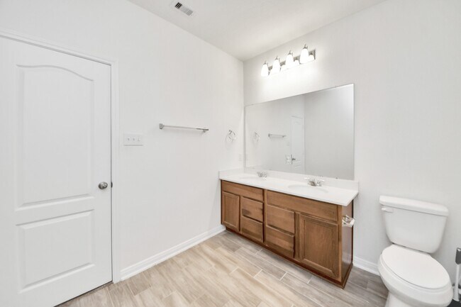 Building Photo - 1270 Glendora Dr