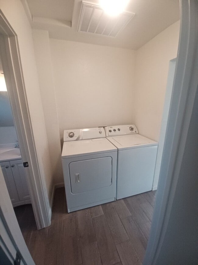 Building Photo - Madison