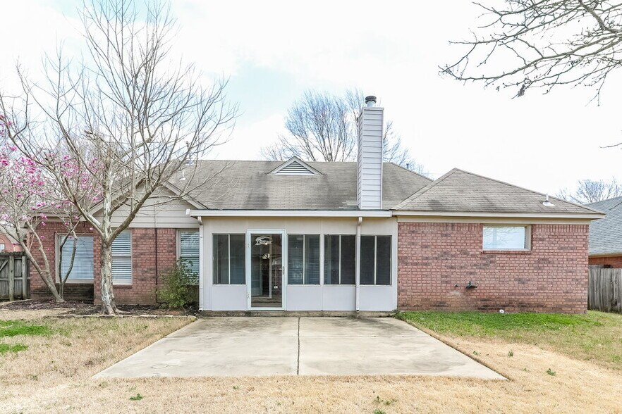 Building Photo - 581 S Sanga Rd