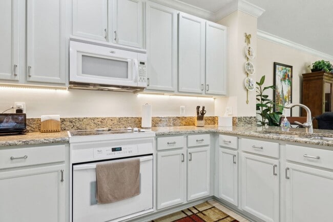 Building Photo - Fully Renovated 3BR/2.5BA Condo with Garag...