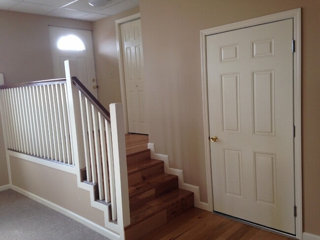 Entrance - 494 Mill St