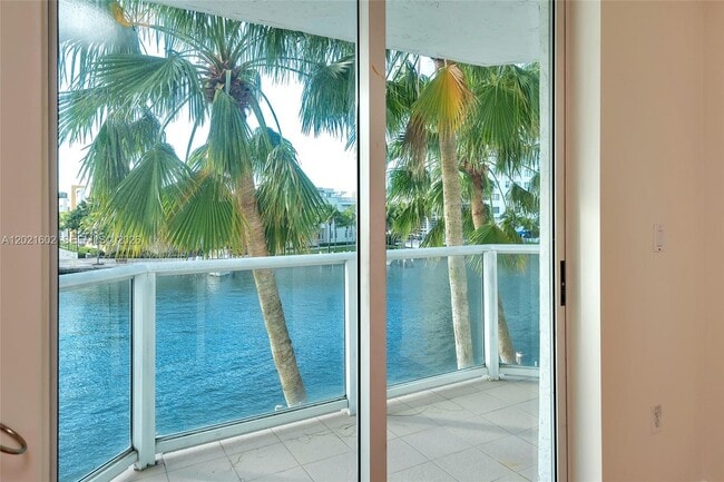 Building Photo - 5900 Collins Ave