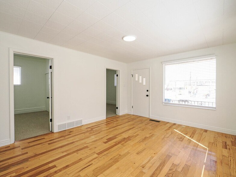 Building Photo - 843 Emeril Ave