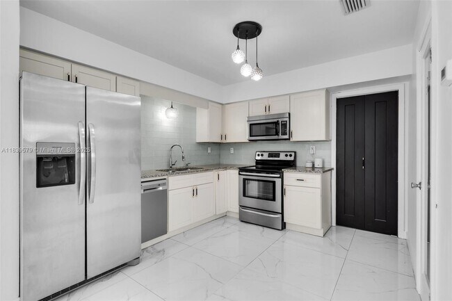 Building Photo - 8440 NW 11th Ct