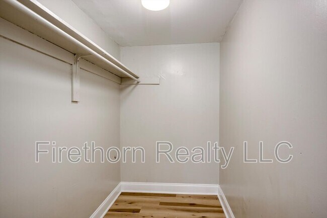 Building Photo - 2719a Meadowbrook Dr