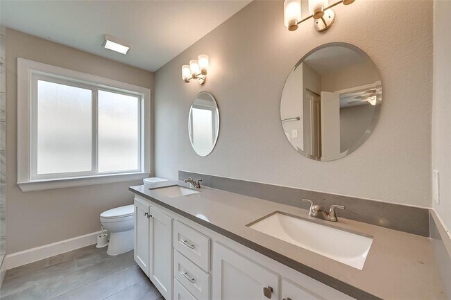 Building Photo - 2234 Kinbrook Dr