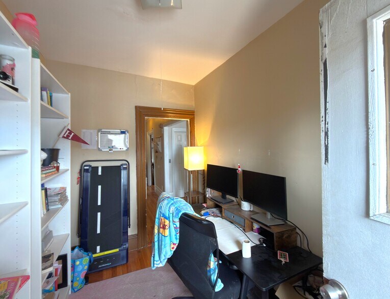 Building Photo - 19 Strathmore Rd