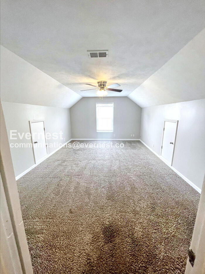 Building Photo - 1533 Apache Way