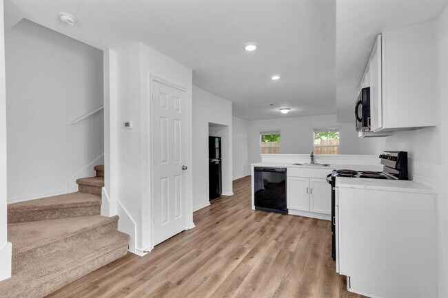 Building Photo - 350 Debus Dr