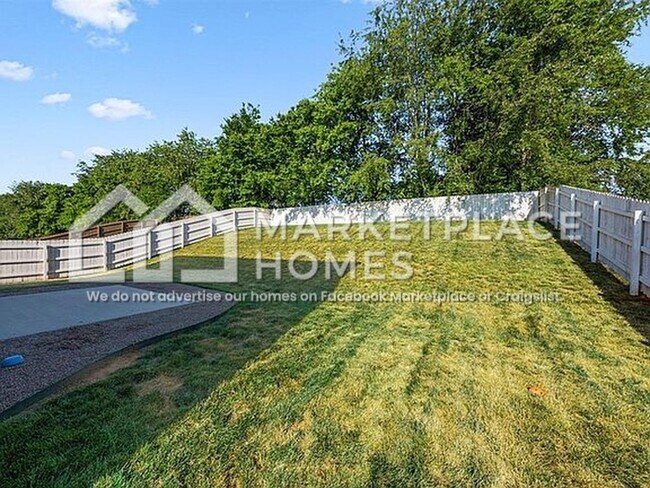 Building Photo - 554 Vining Ln