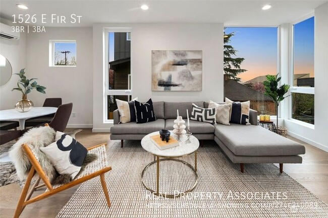 Building Photo - 1526 E Fir St