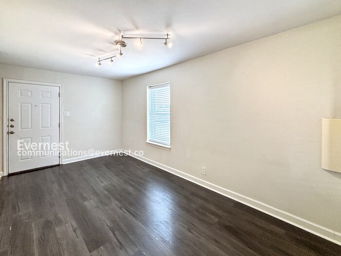 Building Photo - 2020 S Congress Ave